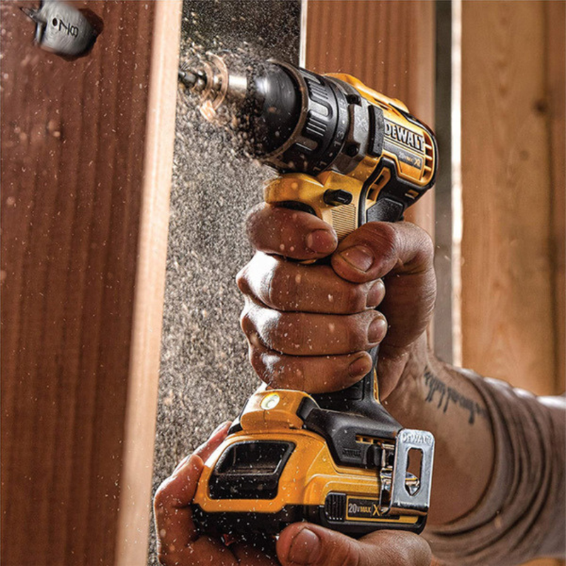 KIT DEWALT ORIGINAL: QUEDAN 6 UNIDADES - TALADRO INALÁMBRICO + AMOLADORA DE ALTO IMPACTO + 26 ACCESORIOS + 2 BATERIAS - PROMOCION BLACK FRIDAY